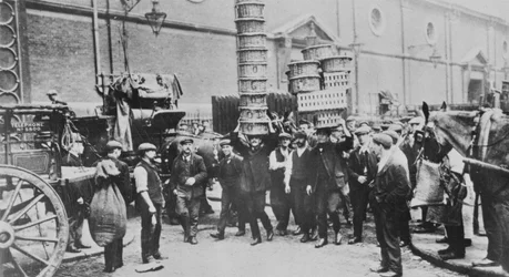 Widok biegłych koszykarzy i grupy handlarzy, 1900